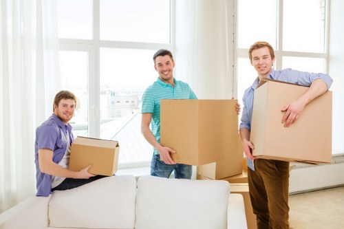 Satisfied customers with their successful move in Manandvan